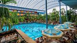 Schwimmbad in der Therme Erding