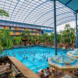 Schwimmbad in der Therme Erding