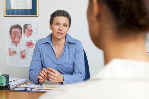 Ab dem 35. Lebensjahr können sich Frauen und Männer alle drei Jahre kostenlos in ihrer Hausarztpraxis durchchecken lassen. Auch Blut und Urin werden untersucht