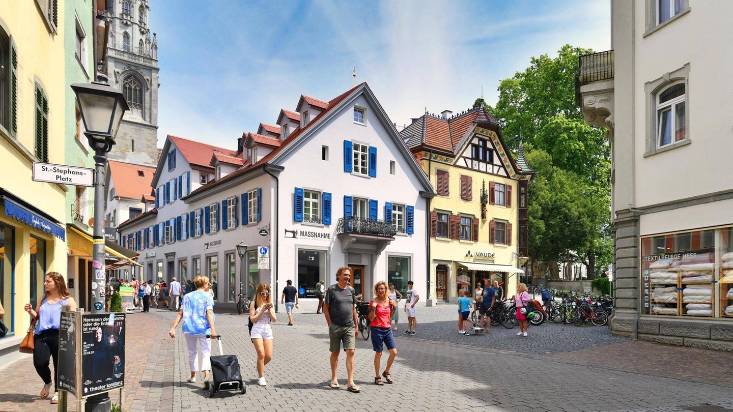 St. Stephans Platz in der historischen Altstadt von Konstanz