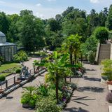 Die Wilhelma in der baden-württembergischen Landeshauptstadt ist der einzige zoologisch-botanische Garten Deutschlands – und einer der artenreichsten der Welt. Mehr als 8500 verschiedene Pflanzenarten sind in den Schauhäusern der Wilhelma in Stuttgart zu sehen. Noch einmal so groß ist die eigene Gärtnerei mit ihren Gewächs- und Anzuchthäusern.  wilhelma.de