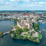 Luftaufnahme von Schwerin und dem Schweriner Schloss