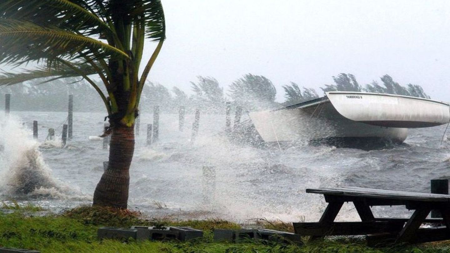 Hurrikans Frances trifft die Küste des US-Bundesstaats Florida