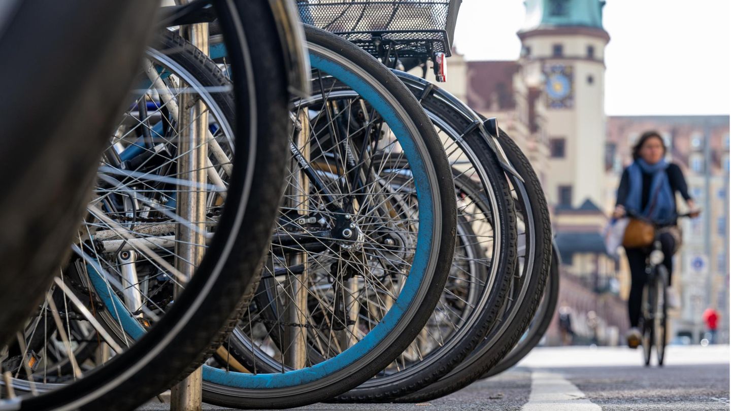 Die weltgrößte Radverkehrskonferenz "Velo-city" findet vom 9. bis 12. Mai 2023 auf der Leipziger Messe statt und gastiert erstmals seit 16 Jahren wieder in einer deutschen Stadt. Mehr als 1500 Teilnehmer aus über 50 Ländern haben sich für den Kongress angemeldet