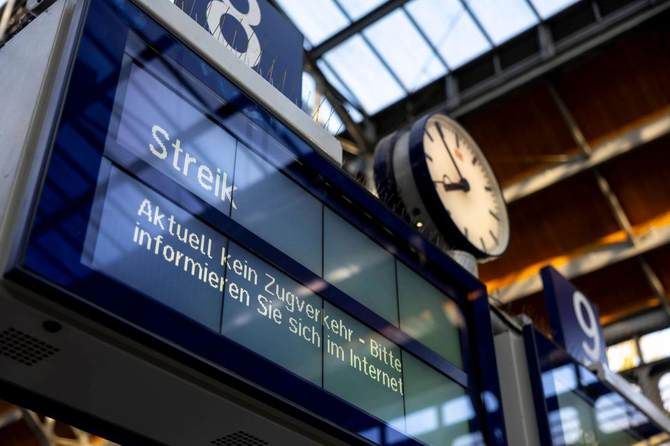 Bahnstreik auf Anzeige