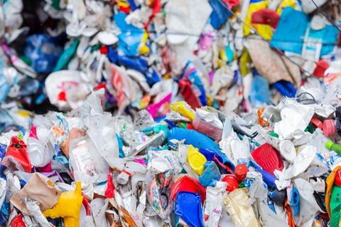 Sortierte Haufen Plastikmüll
