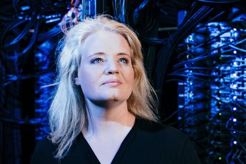 Wie verändert künstliche Intelligenz unsere Gesellschaft? Vorsichtig optimistisch blickt Katharina Zweig in die Zukunft