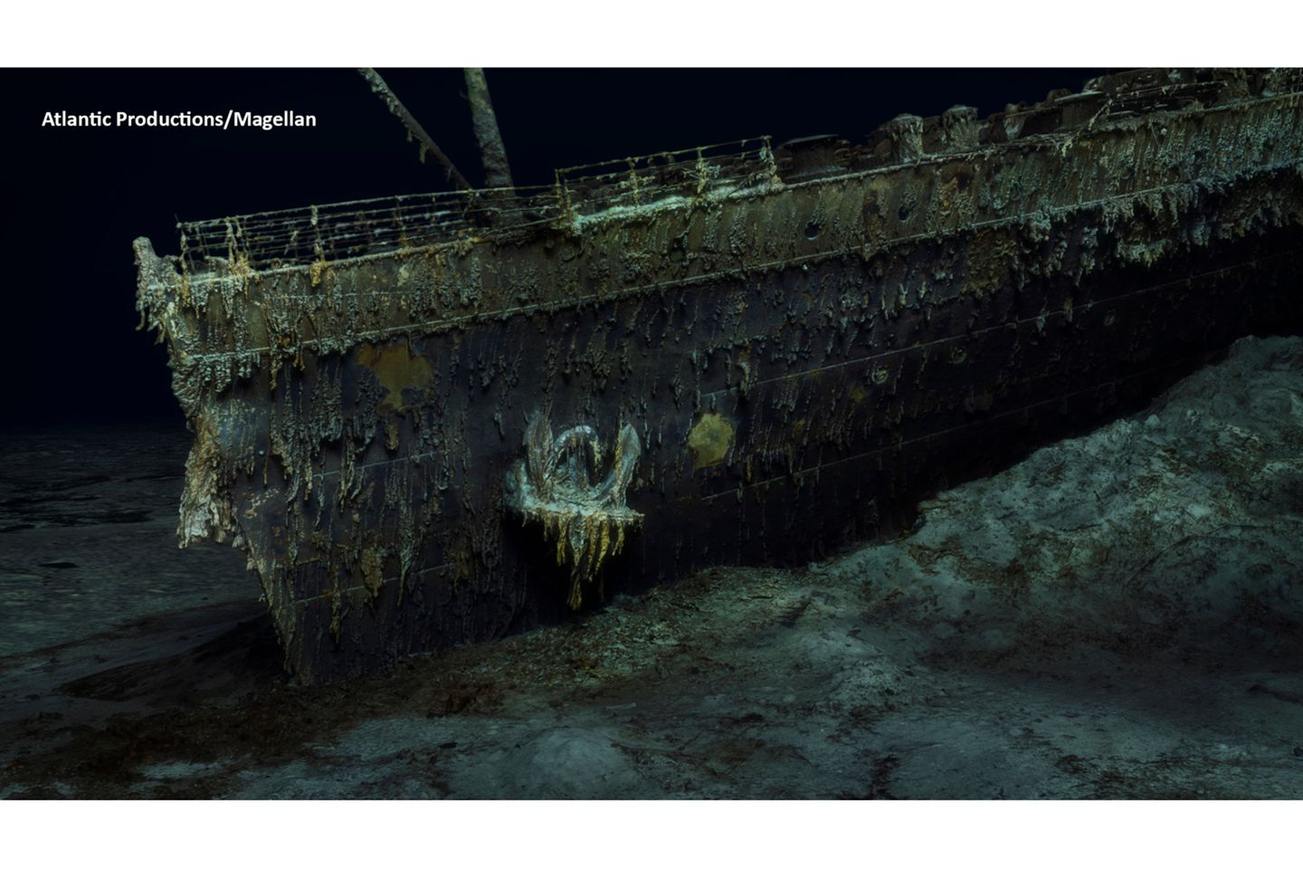 700.000 Bilder: Rund 111 Jahre nach dem Untergang der "Titanic" bieten hochauflösende 3D-Bilder die bisher genaueste Darstellung des Wracks. Wissenschaftler hoffen darauf, dass die Aufnahmen dabei helfen, der genauen Ursache des Schiffsunglücks näherzukommen. Das Modell sei ein großer Schritt, um die Geschichte des Passagierschiffs "in Richtung evidenzbasierter Forschung und nicht Spekulation" voranzutreiben, sagte der "Titanic"-Experte Parks Stephenson der BBC