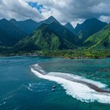 Teahupoo Wave Surfen auf Tahiti
