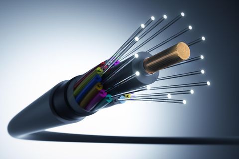 274 Gigabyte Datenvolumen wurden im Jahr 2022 von jedem stationären Breitbandanschluss übertragen. 2012 lag dieser Wert noch bei 15 Gigabyte, 2002 bei nur 6,6 Gigabyte