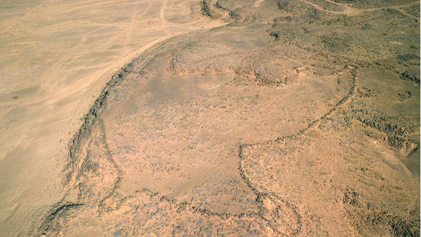 Blick aus der Luft auf den Wüstendrachen Jebel az-Zilliyat