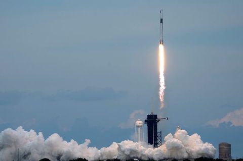 Die SpaceX Falcon 9-Rakete startete am 21. Mai in Cape Canaveral. Foto: John Raoux/AP