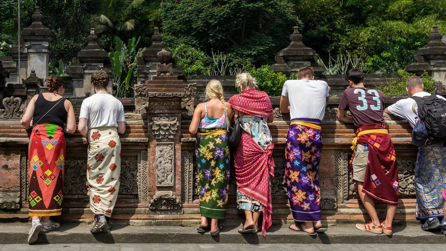Tempel-Touristen auf Bali