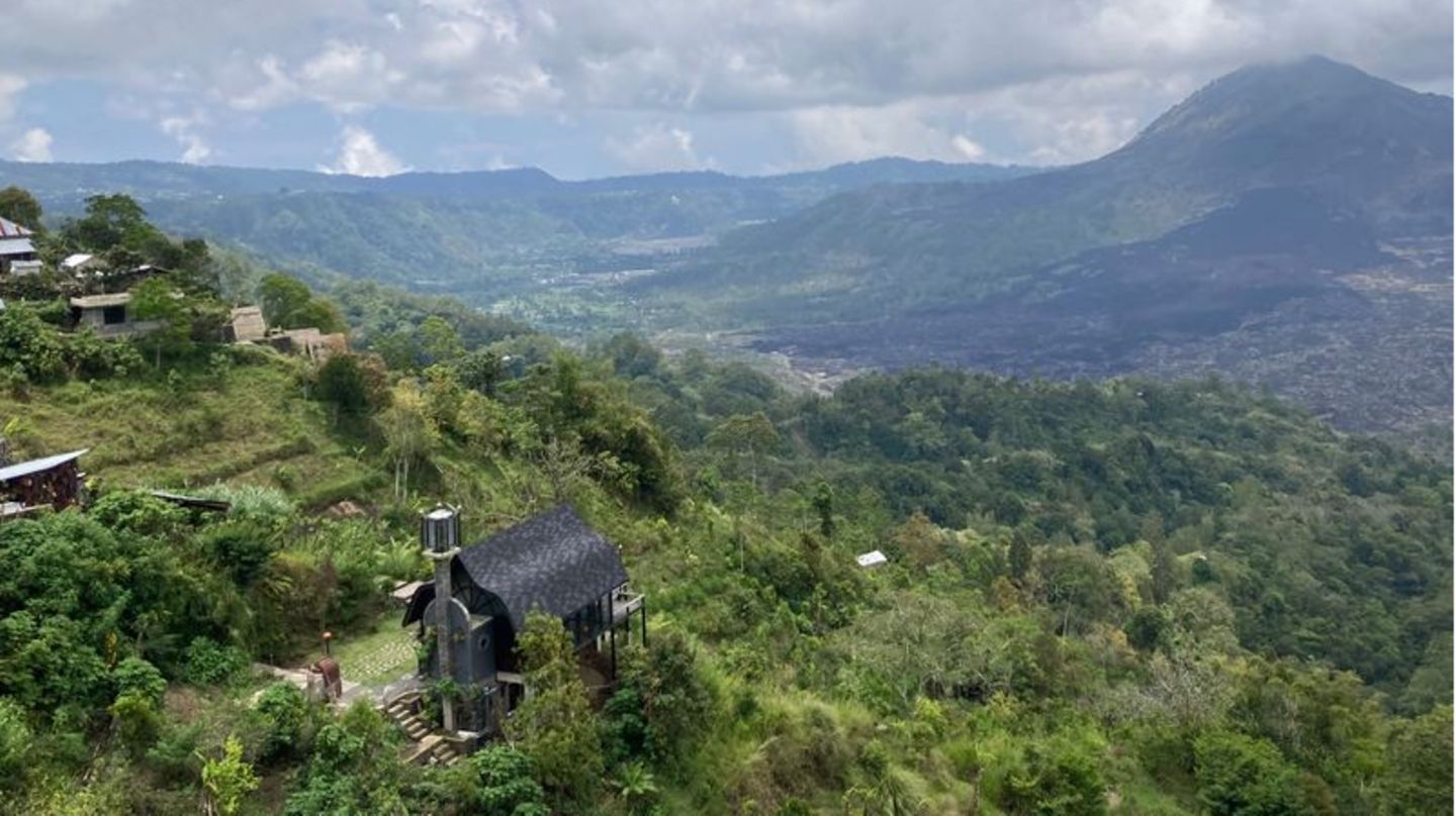 Nach mehreren Vorfällen schlechten Benehmens von Urlaubern will der örtliche Gouverneur hart durchgreifen und die heiligen Berge