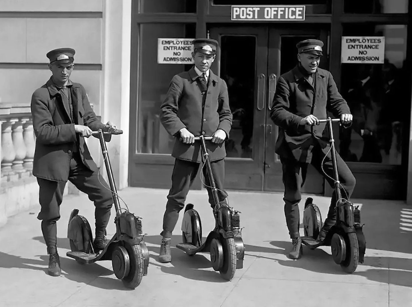 Bald wurden in New York vereinzelte Flotten der Post mit Stehrollern ausgestattet, um Briefe und Pakete auszutragen …