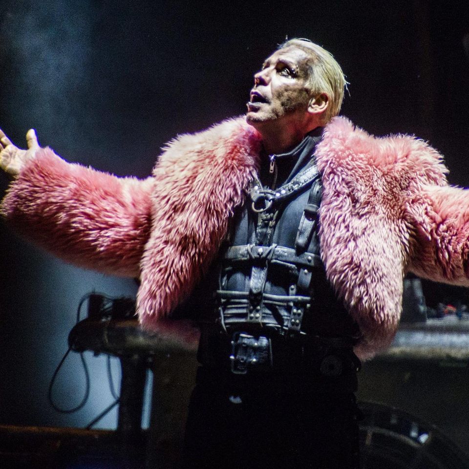 Sänger Till Lindemann während der Bühnenshow: Wird der Rammstein-Frontman von erotischen Obsessionen getrieben? 