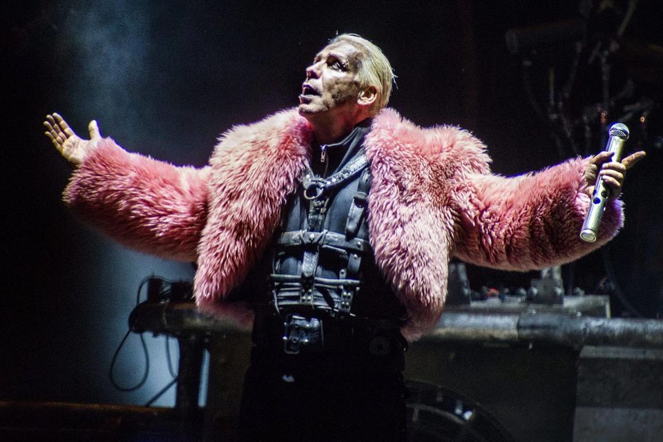 Sänger Till Lindemann während der Bühnenshow: Wird der Rammstein-Frontman von erotischen Obsessionen getrieben? 