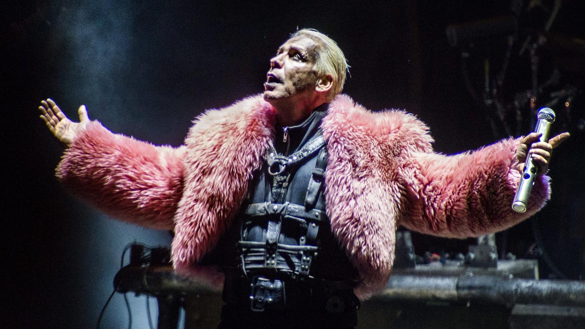 Sänger Till Lindemann während der Bühnenshow: Wird der Rammstein-Frontman von erotischen Obsessionen getrieben? 