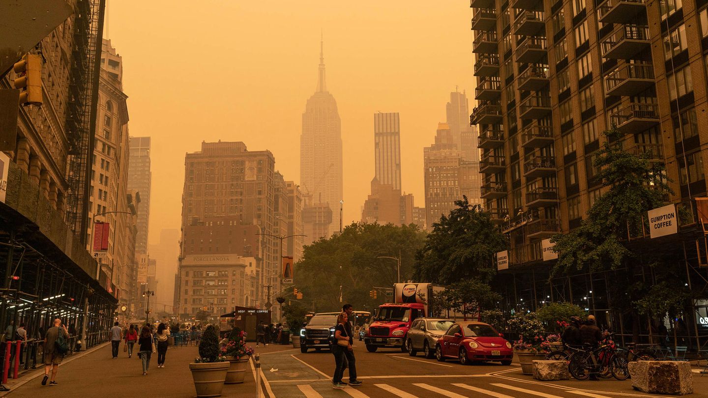 New York versinkt in gelbem Rauch