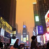 Gelber Rauch am Times Square in New York