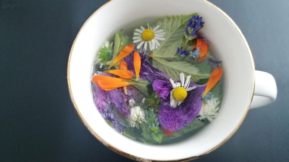 Tee aus essbaren Blüten