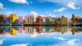 Willemstad mit Spiegelung im Wasser