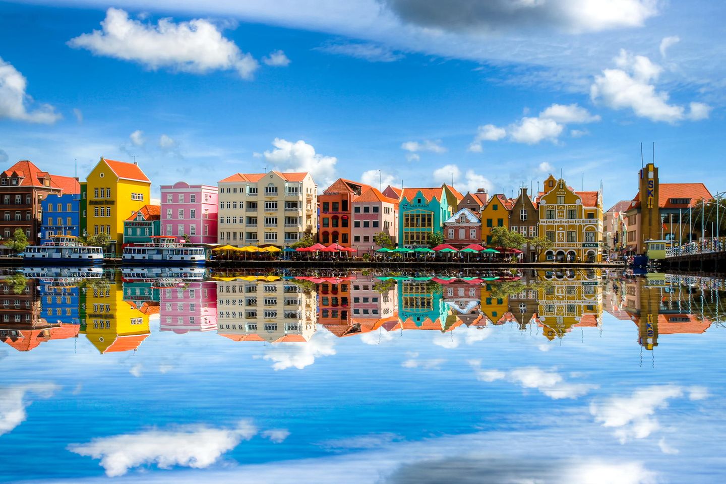 Willemstad, Curacao Willemstad mit Spiegelung im Wasser