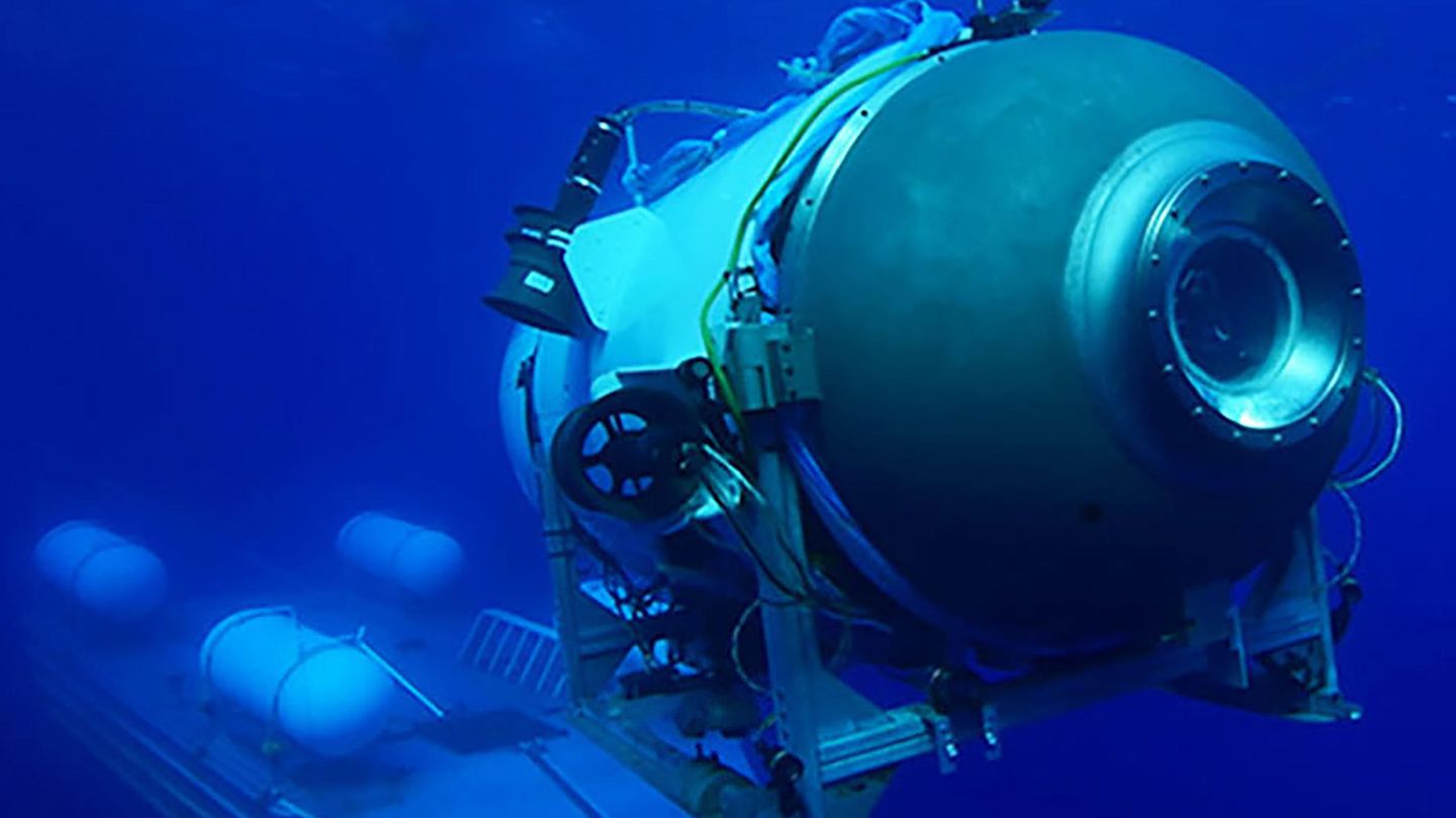 Tauchboot "Titan" unter dem Wasser