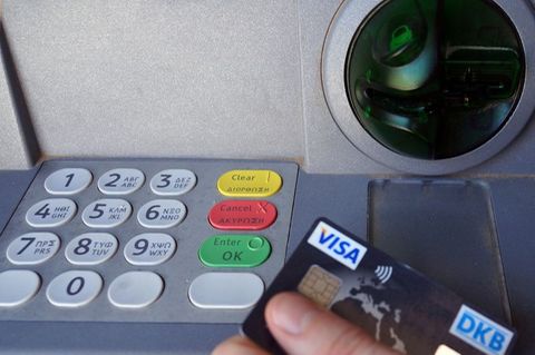Bargeld holen am Automaten
