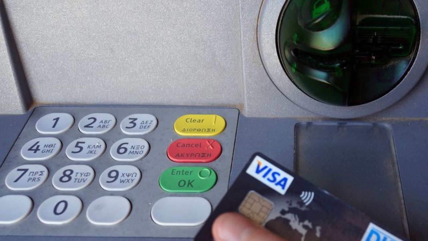 Bargeld holen am Automaten