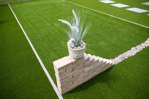 Gestaltete Fläche aus Kunstrasen im Schaugarten der Firma Top Green Gestaltete Fläche aus Kunstrasen im Schaugarten der Firma Top Green