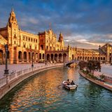 Plaza de Espana in Sevilla bei Sonnenuntergang, Andalusien, Spanien