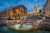 Spanische Treppe und der Brunnen Fontana della Barcaccia in Rom, Italien