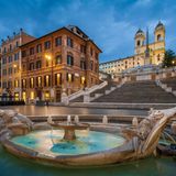 Spanische Treppe und der Brunnen Fontana della Barcaccia in Rom, Italien