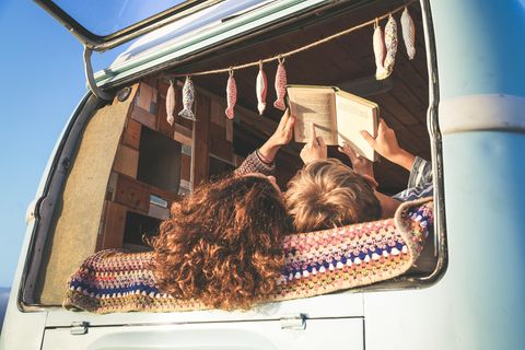 Mutter und Sohn im Minivan