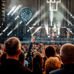 Rammstein Fans bei einem Konzert in Tallinn, Estland