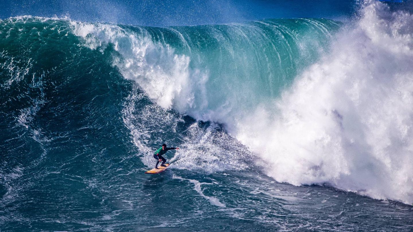 Die größten Wellen in Nazaré erlebt man zwischen November und Februar