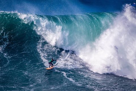 Die größten Wellen in Nazaré erlebt man zwischen November und Februar