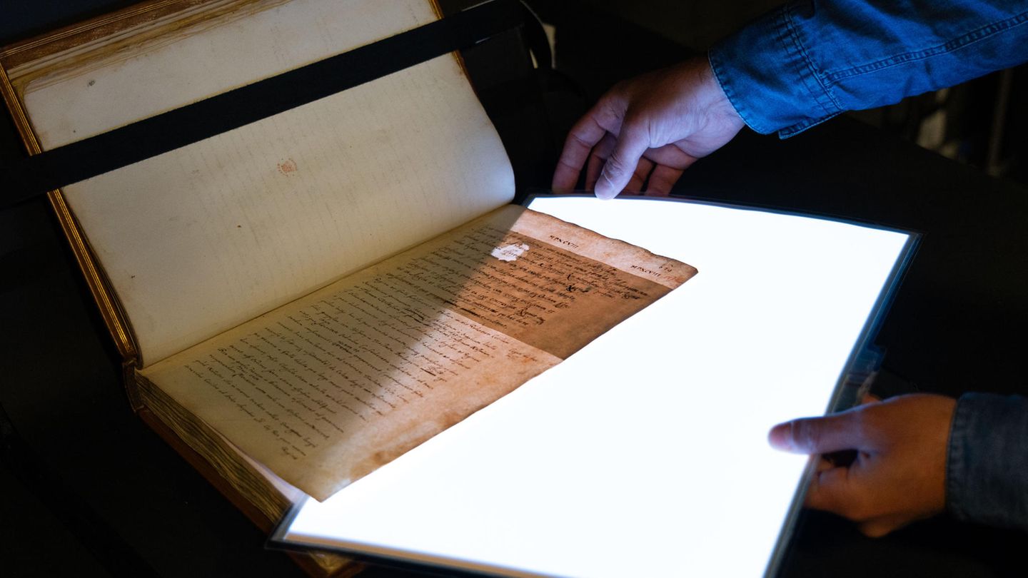 400 Jahre altes Manuskript über Elisabeth I. entschlüsselt - [GEO]
