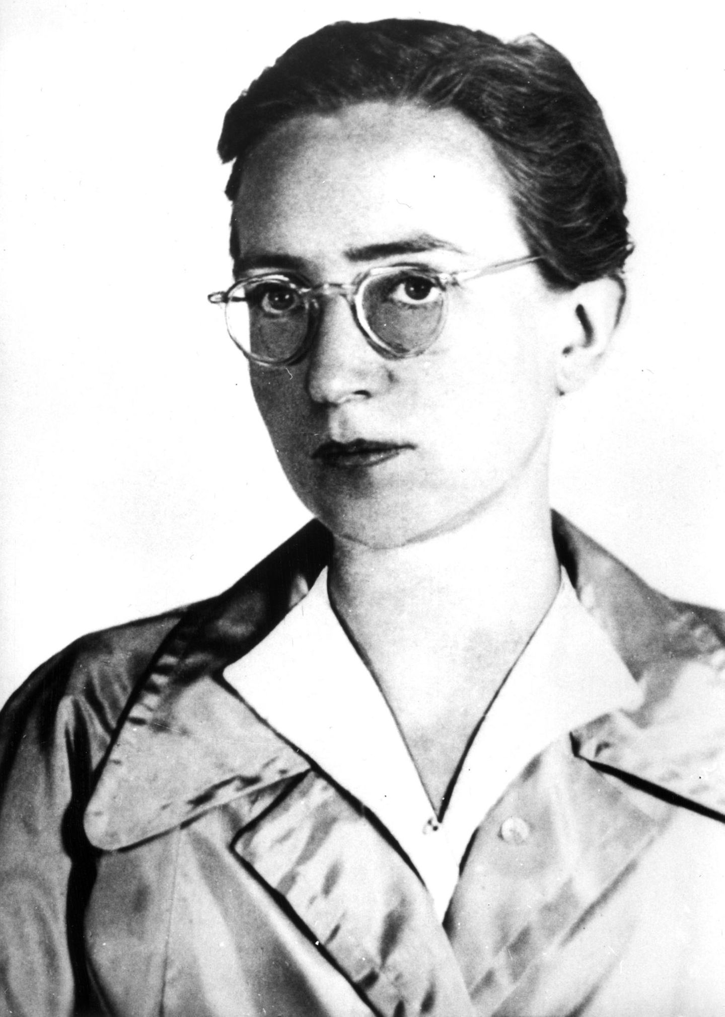 Hilde Coppi (1909–1943) – die Kommunistin Hilde Coppi / Foto Coppi, Hilde antifaschistische Widerstandskaempferin, zusammen mit ihrem Mann Hans Mitglied der Schulze-Boysen-Harnack-Organisation, 30.5.1909 - (hingerichtet in Berlin- Ploetzensee) 5.8.1943. Portraetaufnahme, um 1940.