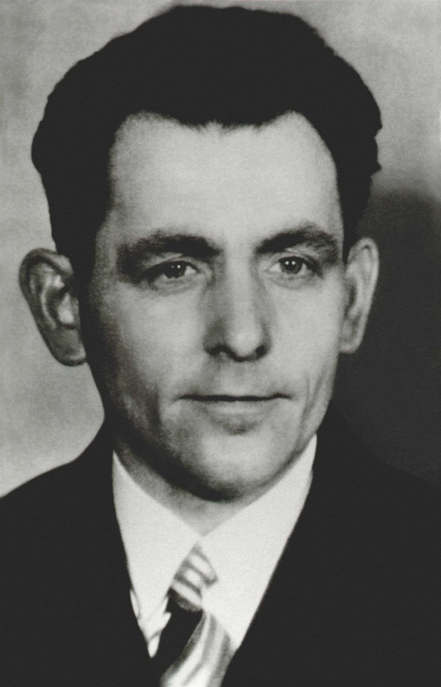 Georg Elser (1903–1945) – der Einzeltäter Elser, Georg (Johann Georg); dt. Tischler; führte am 8.11.1939 das Bombenattentat auf Hitler im Münchener Bürgerbräukeller durch; Hermaringen 4.1.1903 \u0096 (erschossen) KZ Dachau 9.4.1945. Porträtaufnahme, undatiert.