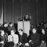 Martin Niemoeller bei einem Vortrag 1950 Niemoeller, Martin evangelischer Theologe 1892-1984. - Kirchenpraesident Niemoeller bei einem Vortrag in seiner frueheren Gemeinde in Berlin-Dahlem. - Foto, 1950.