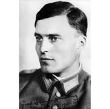 Der deutsche Offizier und spätere Widerstandskämpfer in einer Aufnahme aus den frühen 30-er Jahren. Claus Graf Schenk von Stauffenberg wurde am 15. November 1907 in Schloß Jettingen geboren. Während seiner erfolgreichen militärischen Laufbahn war er zunächst von Hitlers Erfolgen beeindruckt, die Empörung über den Terror in den besetzten Gebieten ließ ihn jedoch zur treibenden Kraft des Widerstands werden. Nach dem von ihm durchgeführten gescheiterten Attentat auf Adolf Hitler am 20. Juli 1944 wurde Claus Graf Schenk von Stauffenberg einen Tag später, am 21. Juli 1944, standrechtlich erschossen.
