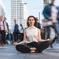 Der Temporausch der Moderne zielt darauf, Zeit zu sparen. Doch stellt sich beim Einzelnen paradoxerweise nie Zeitreichtum ein - es sei denn, er  findet ganz eigene Rituale 