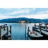 Blick auf eine kleine bewohnte Insel auf dem Lago d'Orta