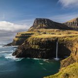 Gásadalur, ein Ort der Färöer im Westen der Insel Vágar