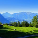 Fürstensteig in Liechtenstein mit Alpenblick ins Rheintal