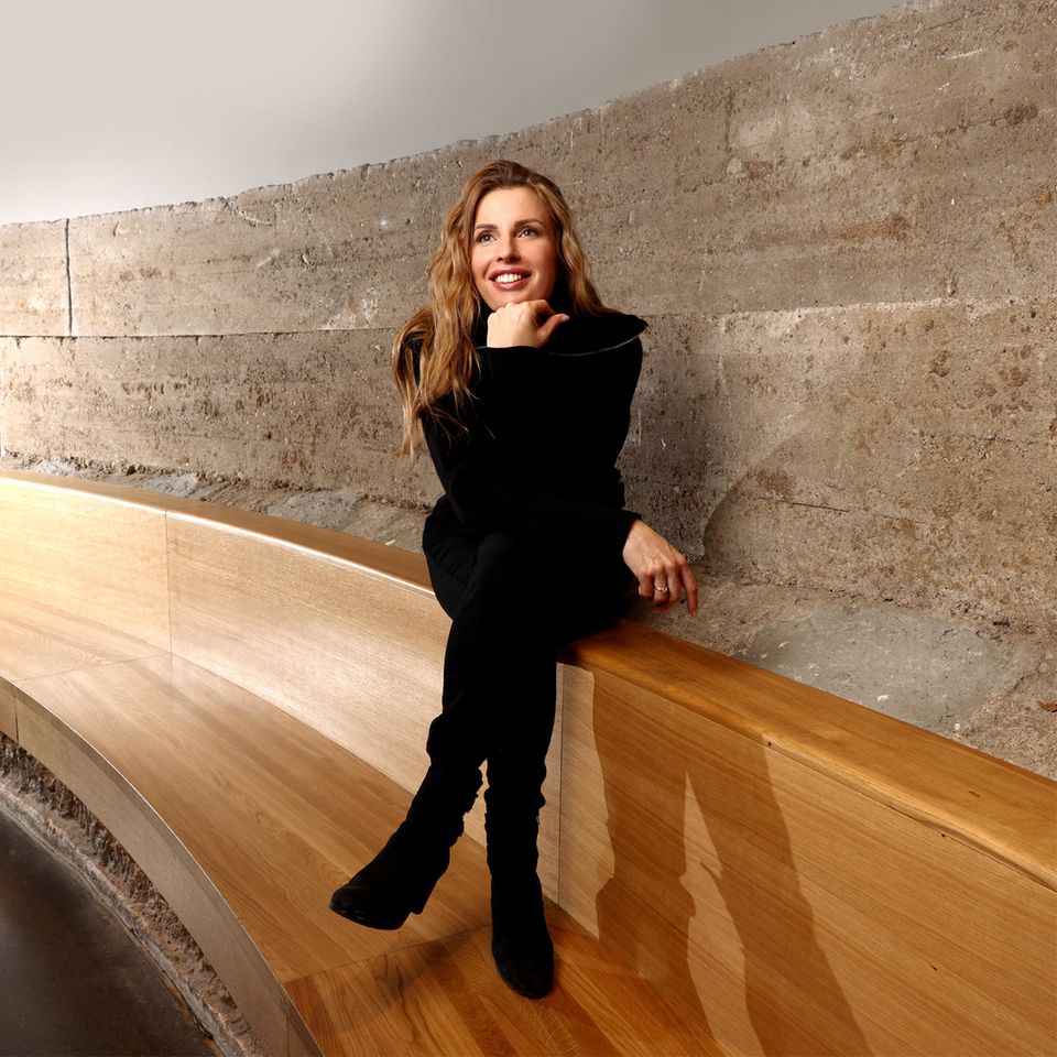 Astrohighlights im August: Dr. Mariana Wagner arbeitet als Astrophysikerin im Planetarium Hamburg. In ihrer Forschung hat sie Exoplaneten untersucht. Außerdem war sie als Musikautorin und -produzentin für verschiedene Künstler*innen tätig. In ihrer eigenen Show "Sound of Space" im Planetarium Hamburg vereint sie die beiden Welten Astrophysik und Musik: Mit dem Publikum horcht sie dem Klang des Alls nach und erklärt, wie verschiedene Himmelskörper klingen und warum. An dieser Stelle beschreibt sie monatlich, welche Highlights uns am Sternenhimmel erwarten. Dr. Mariana Wagner ist Astrophysikerin sowie Musikproduzentin und arbeitet im Planetarium Hamburg. Für GEO beschreibt sie monatlich, welche Highlights uns am Sternenhimmel erwarten