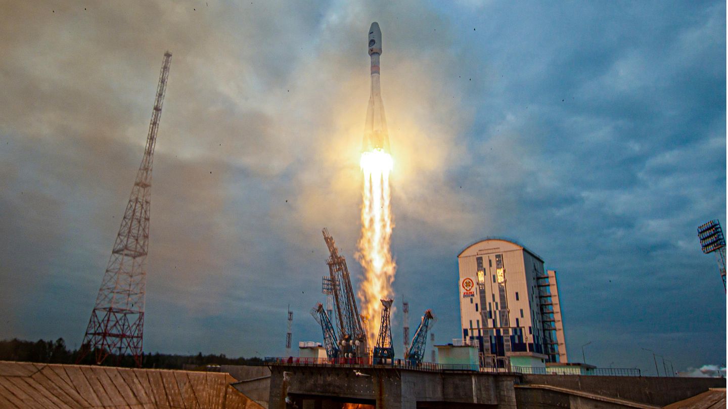 Sie hebt ab: die Sojus-2.1b-Rakete vom russischen Weltraumbahnhof Wostotschny. Mit an Bord ist Luna-25