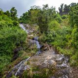 Wasserfall bei Orocovis inmitten von einer grünen Landschaft